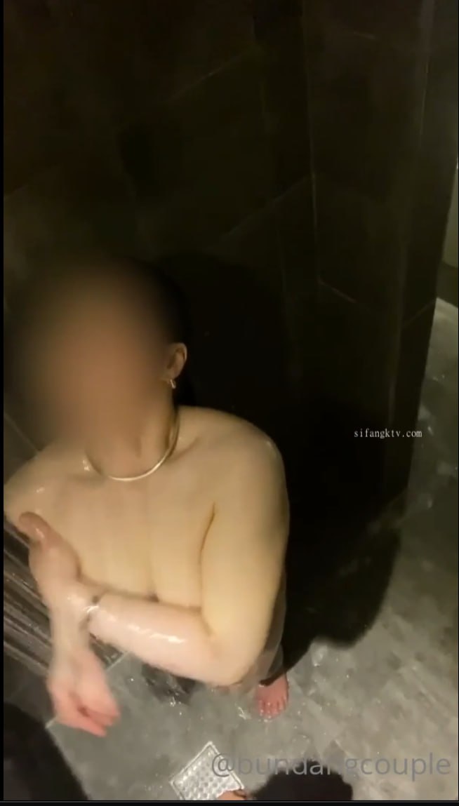 苗条身材骚气妹子道具自慰 情趣装慢慢脱掉自摸逼逼出白浆道具JJ抽插 很是诱惑喜欢不要错过